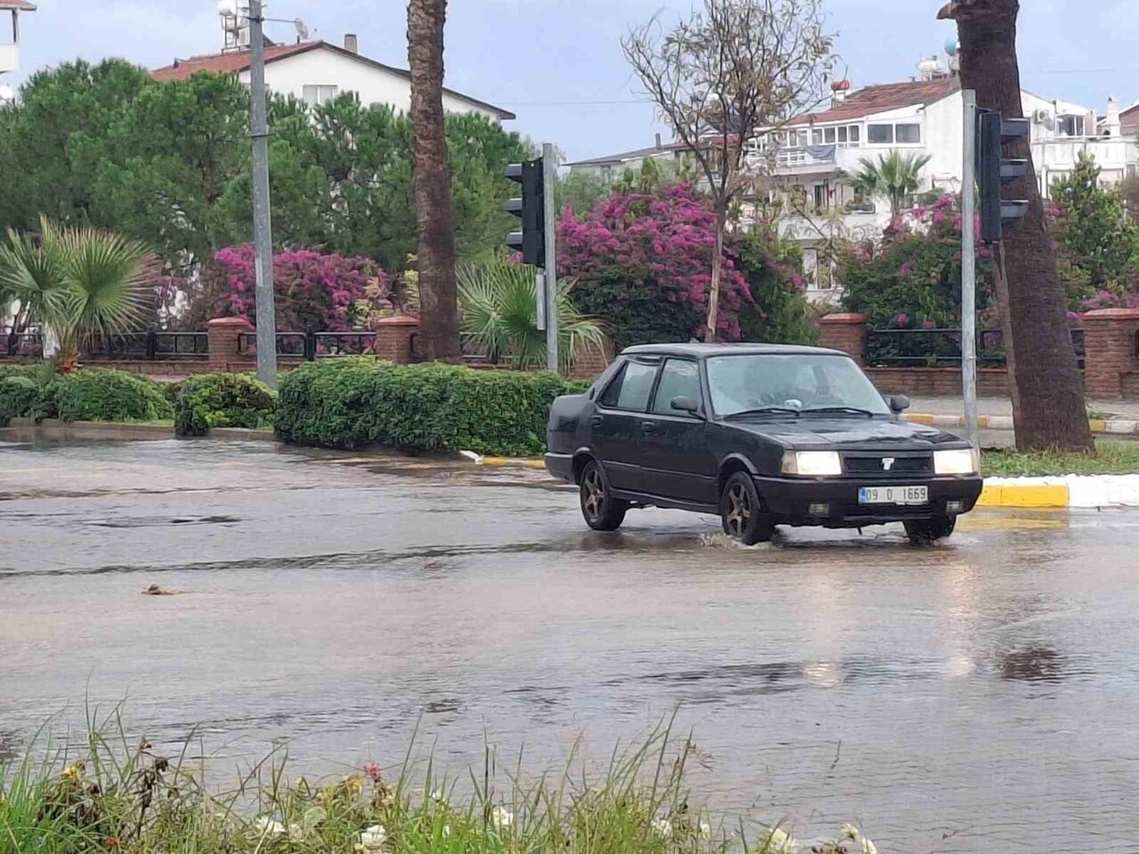 DİDİM’DE SAĞANAK YAĞMUR ETKİLİ OLDU