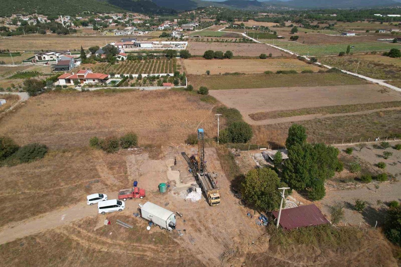 DİKİLİ’DE İKİ SU KUYUSU AKTİF HALE GETİRİLİRKEN, ALİAĞA, BERGAMA, FOÇA, MENEMEN VE KINIK’TA...