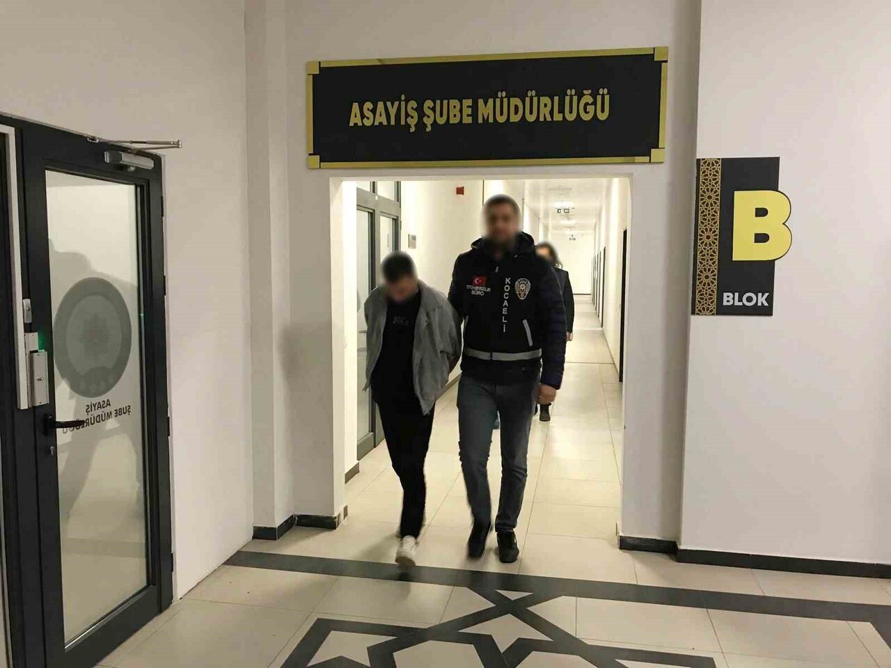 DİLOVASI'NDA BİR YEDEK PARÇACIDAN KONTAK ALAN ŞÜPHELİLER, POLİSİN DİKKATİ SAYESİNDE...