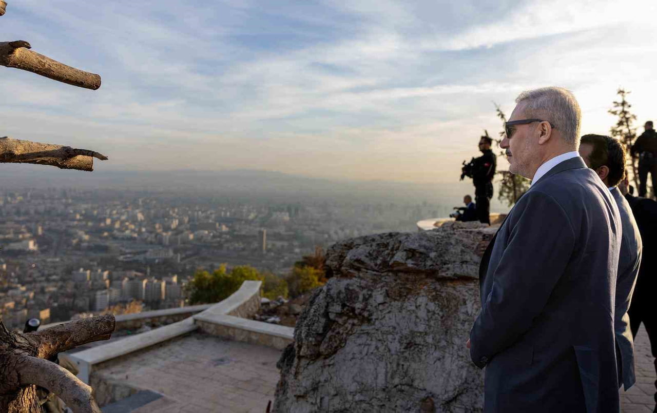 DIŞİŞLERİ BAKANI HAKAN FİDAN, KASYUN DAĞI'NDAN SURİYE'NİN BAŞKENTİ ŞAM'I SEYRETTİ.