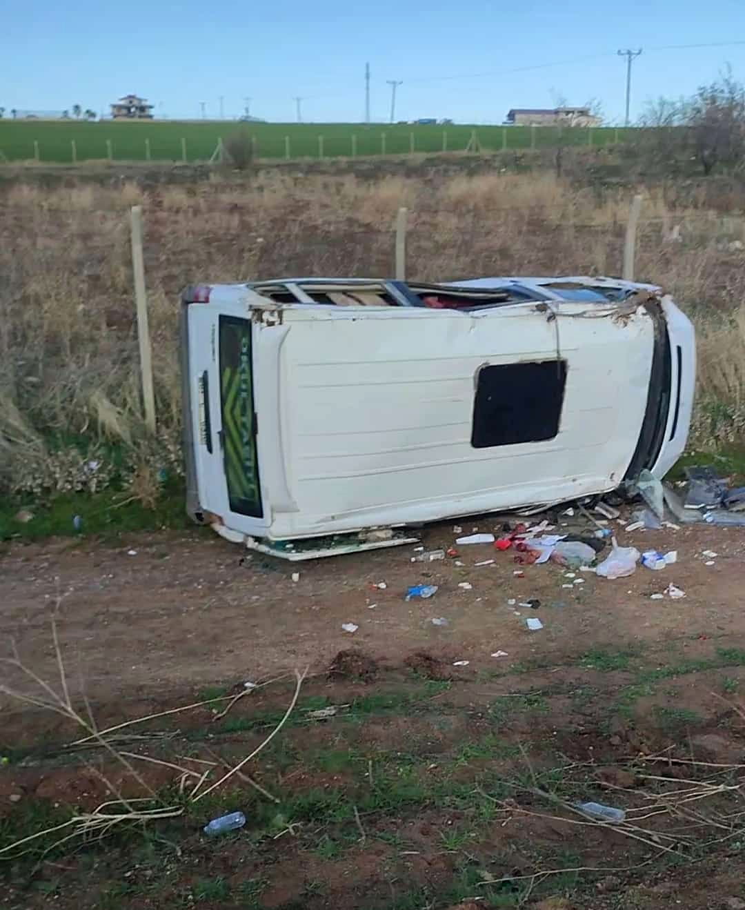 DİYARBAKIR'IN MERKEZ SUR İLÇESİNDE MİNİBÜS İLE OTOMOBİLİN ÇARPIŞTIĞI KAZADA 7 KİŞİ...