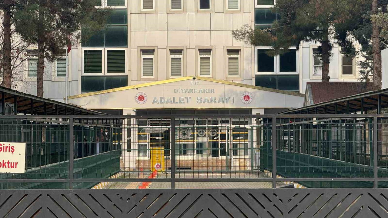 DİYARBAKIR'IN YENİŞEHİR İLÇESİNDE BİR BİNADAKİ BOŞ DAİREDE CANSIZ BEDENİ BULUNAN SÜMEYYE DURGUN...