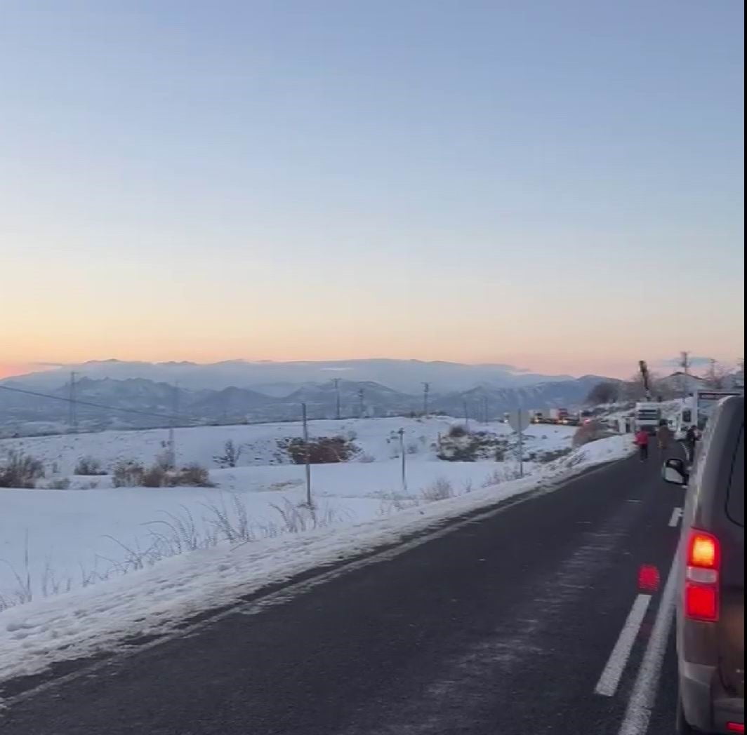 DİYARBAKIR BİNGÖL KARAYOLUNDA BUZLANMA NEDENİ İLE SÜRÜCÜSÜNÜN DİREKSİYON HAKİMİYETİNİ KAYBETTİĞİ...