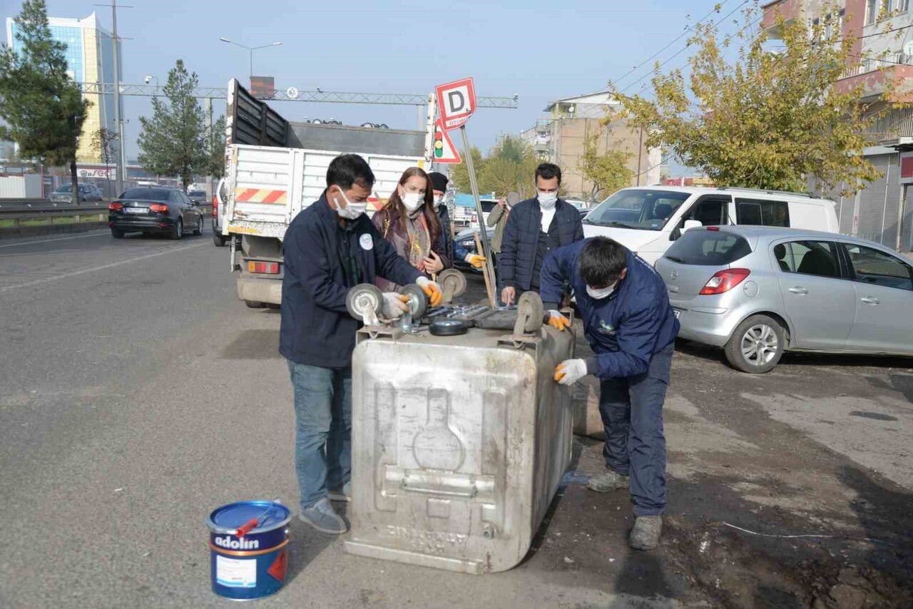 – DİYARBAKIR BÜYÜKŞEHİR BELEDİYESİ, “YERİNDE ÇÖZÜM” HİZMETİYLE VATANDAŞLARIN TALEPLERİNİ ÇÖZÜME...