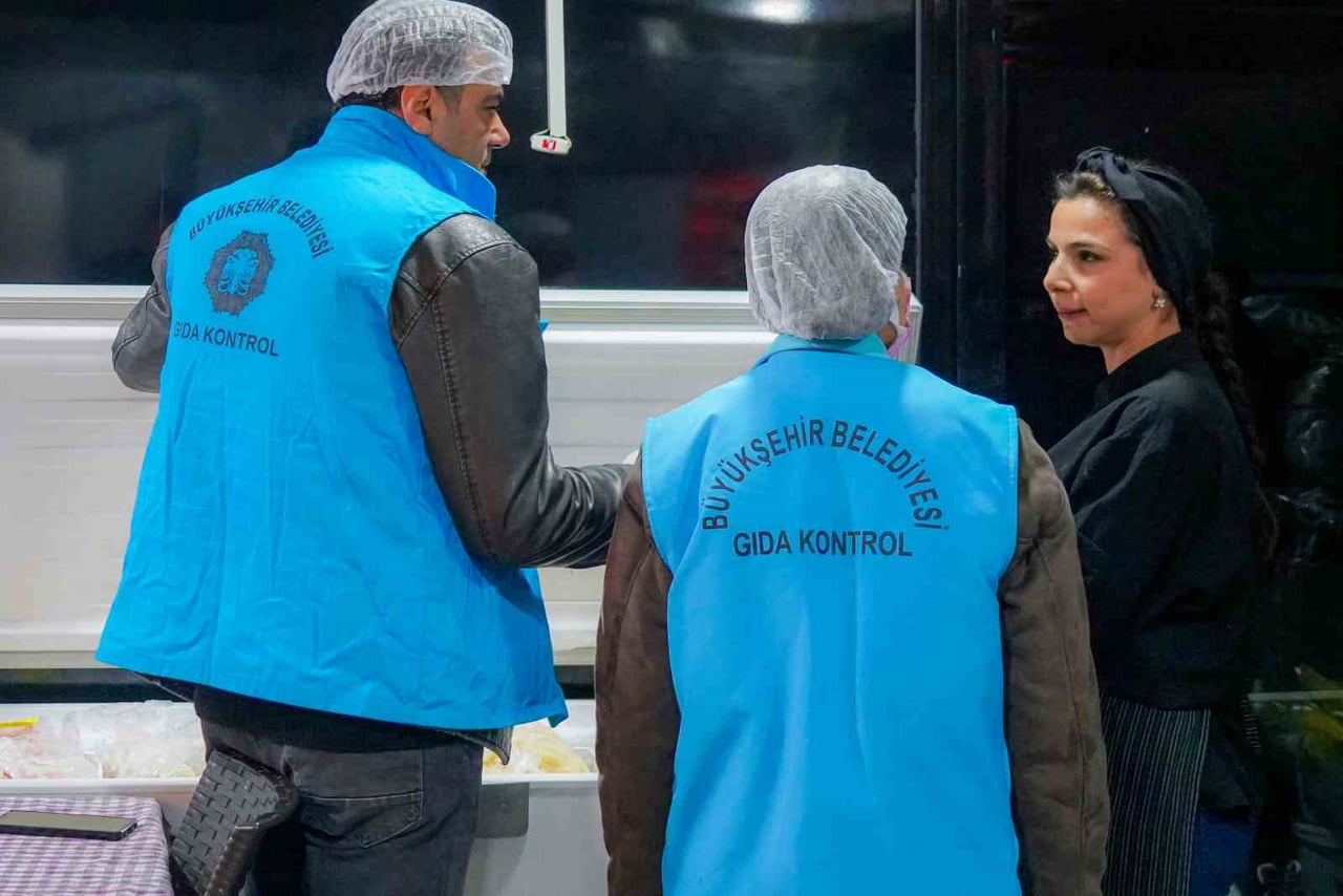 DİYARBAKIR BÜYÜKŞEHİR BELEDİYESİ, YILBAŞI ÖNCESİNDE VATANDAŞLARIN SAĞLIKLI VE GÜVENLİ BİR ORTAMDA...