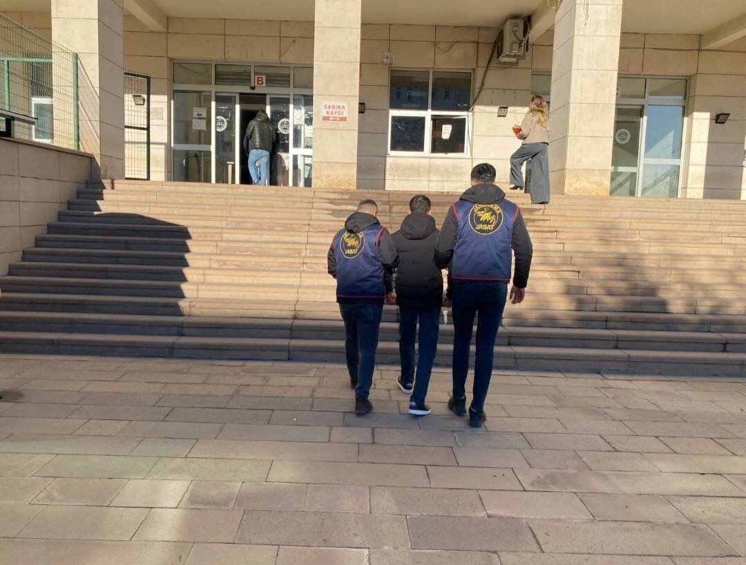 DİYARBAKIR’DA JANDARMA EKİPLERİNCE DÜZENLENEN OPERASYONLARDA HAKLARINDA KESİNLEŞMİŞ HAPİS CEZASI...