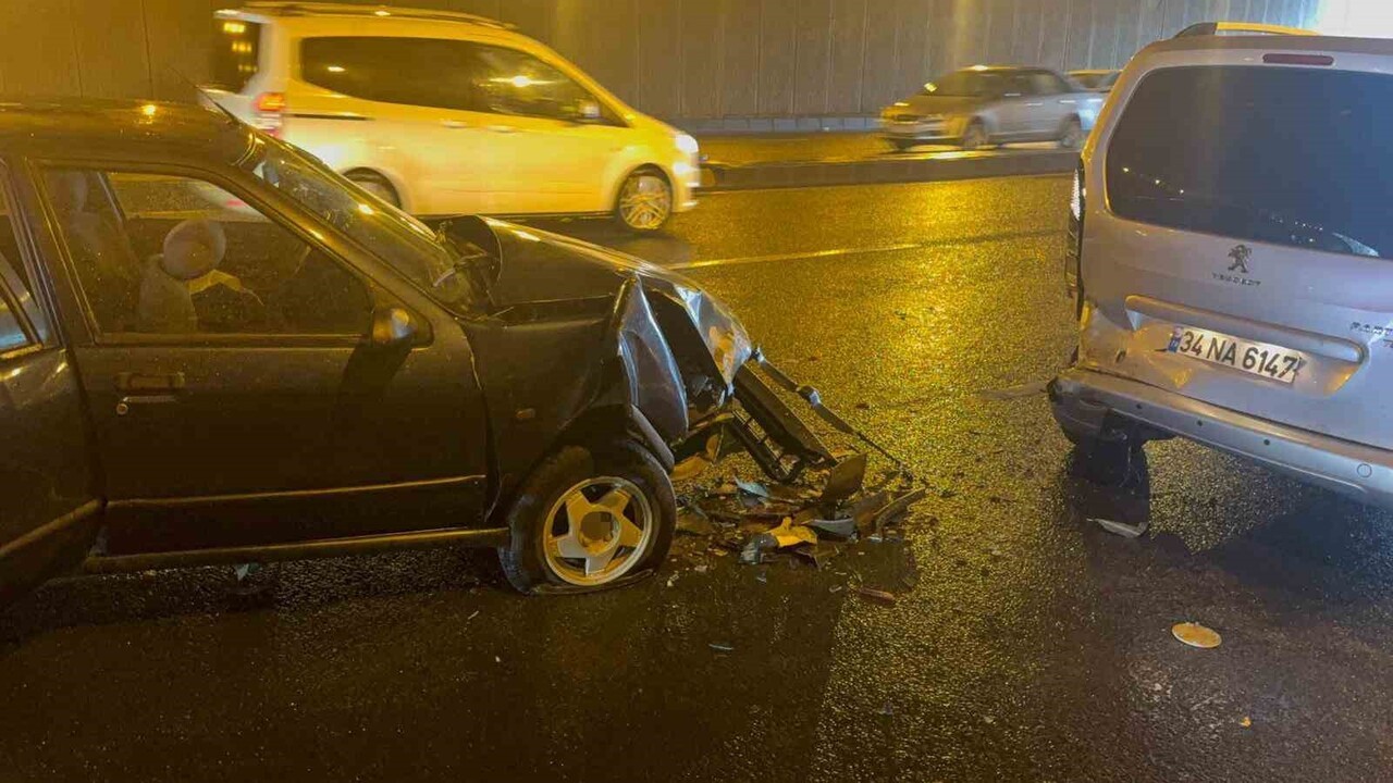 DİYARBAKIR’DA ÜÇ ARACIN ÇARPIŞMASI  SONUCU MEYDANA GELEN TRAFİK KAZASINDA 3 KİŞİ YARALANDI....