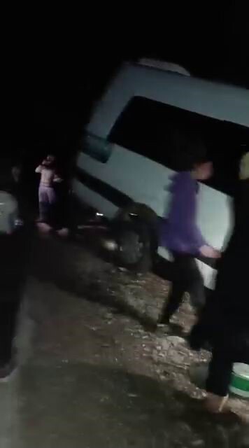 DİYARBAKIR’DA YOLCU MİNİBÜSÜ SÜRÜCÜSÜNÜN DİREKSİYON HAKİMİYETİNİ KAYBETMESİ SONUCU ŞARAMPOLDE...