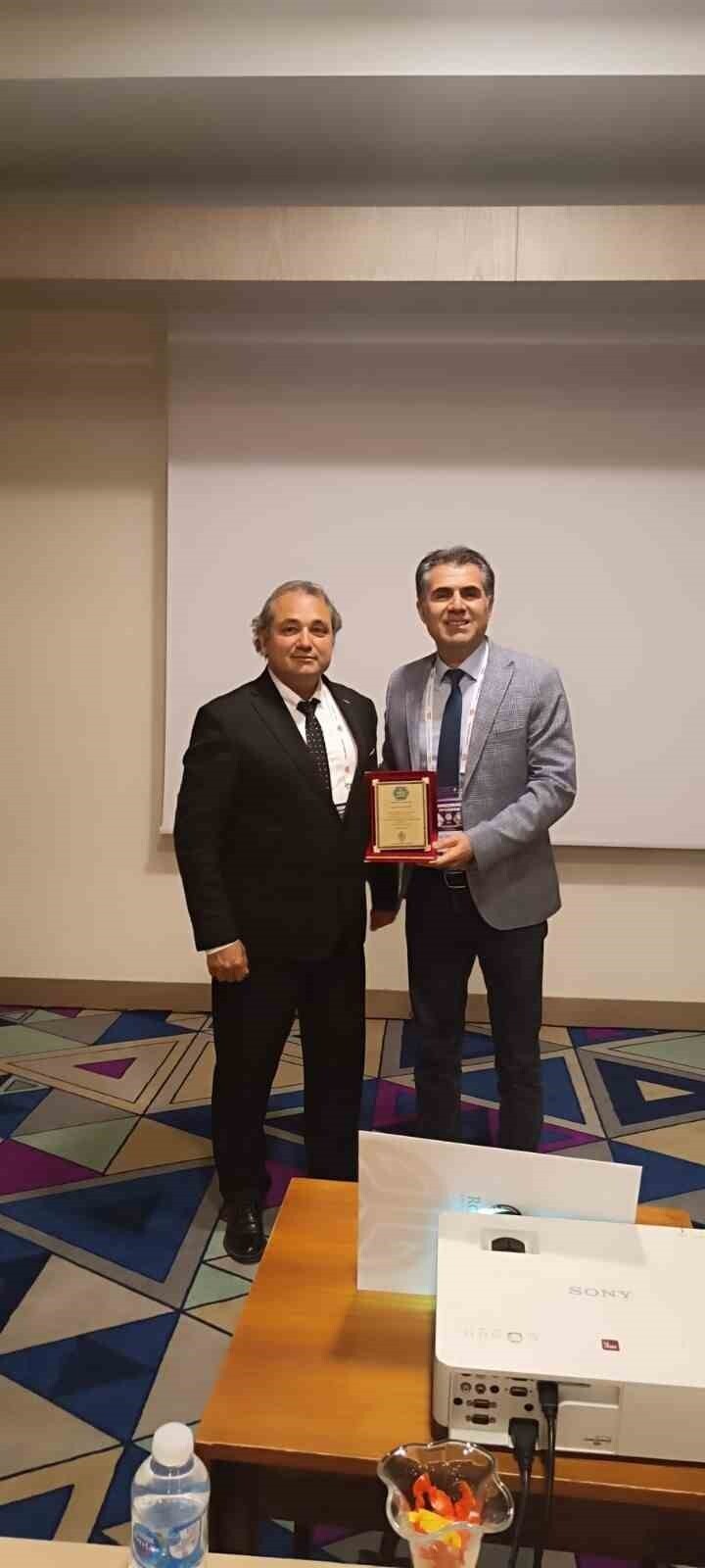 DİYARBAKIR GAZİ YAŞARGİL EĞİTİM VE ARAŞTIRMA HASTANESİ ACİL TIP UZMANI DR. AYHAN TABUR, SAĞLIK...