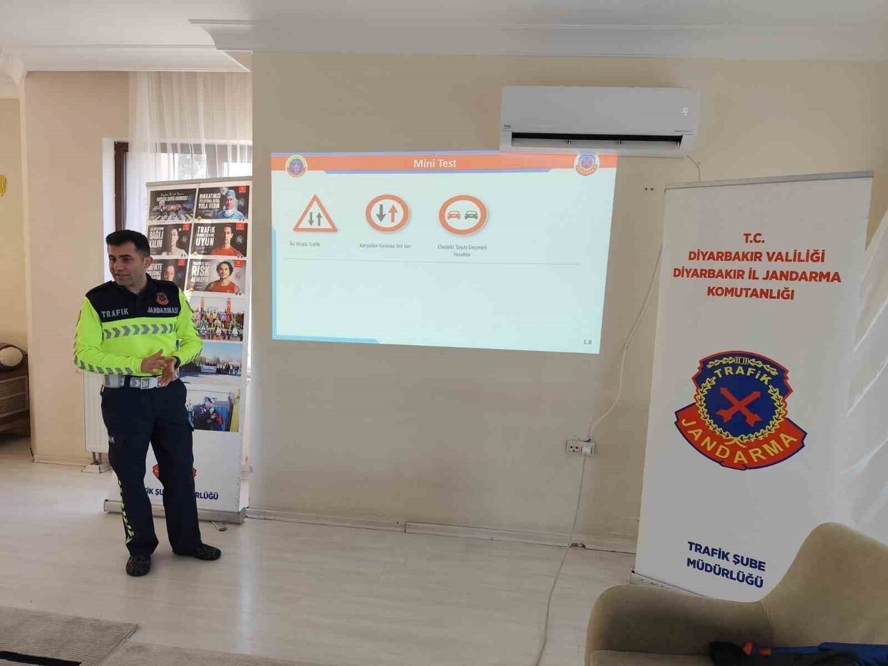 DİYARBAKIR İL JANDARMA KOMUTANLIĞI TRAFİK ŞUBE MÜDÜRLÜĞÜNCE, DİYARBAKIR AİLE VE SOSYAL HİZMETLER...