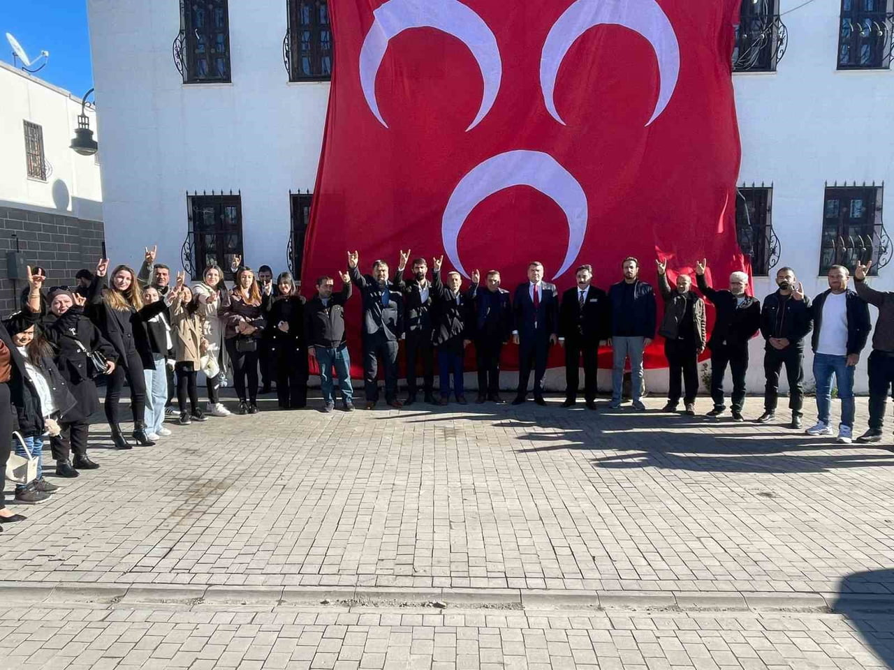 DİYARBAKIR’IN SUR İLÇESİNDE MİLLİYETÇİ HAREKET PARTİSİ (MHP) TEŞKİLATINA YENİ KATILIMLAR ARTARAK...