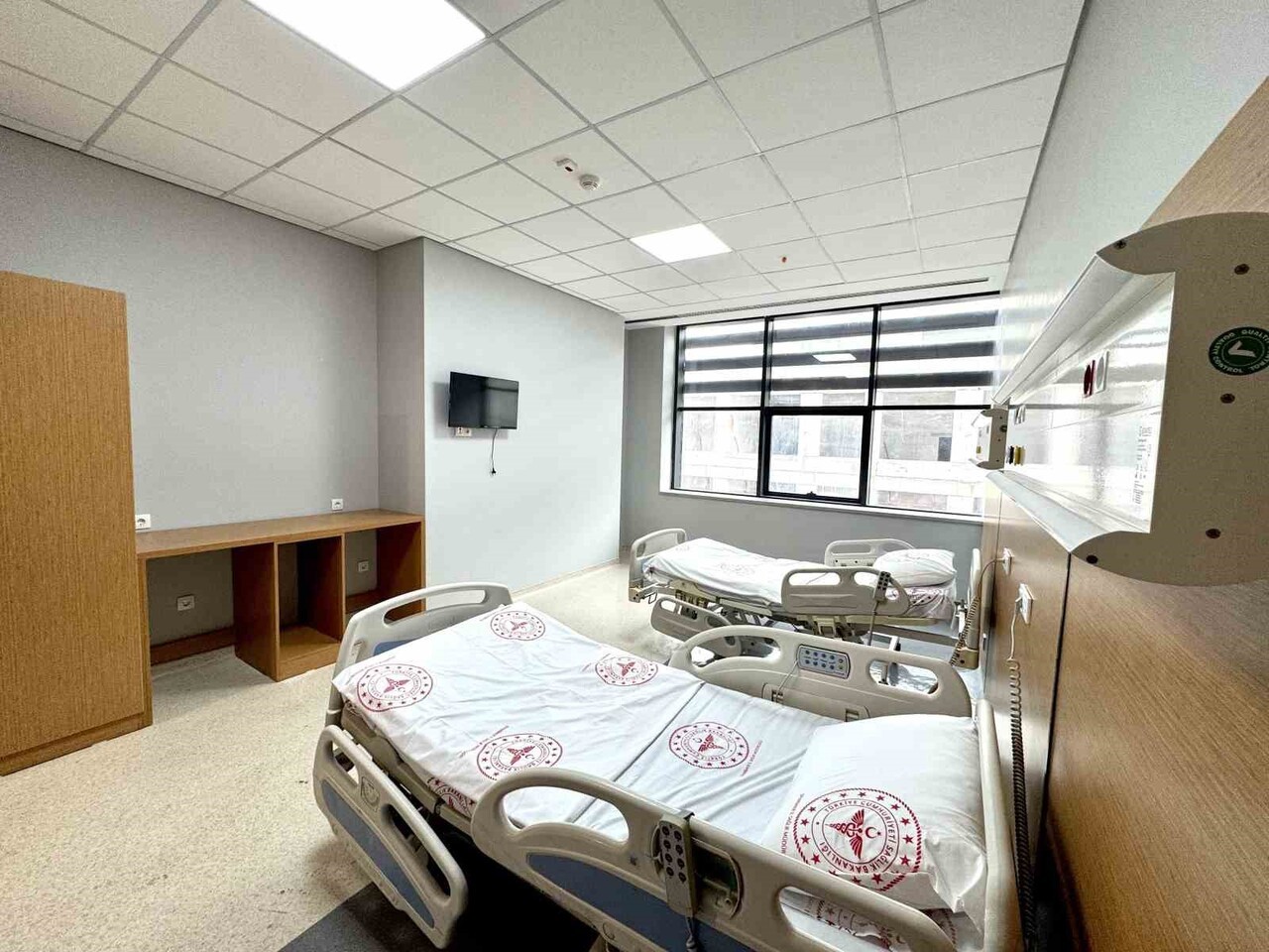 DİYARBAKIR KAYAPINAR ŞEHİR HASTANESİNDE YAPIM SÜRECİ HIZLA İLERLERKEN, ÖRNEK HASTA ODASI...