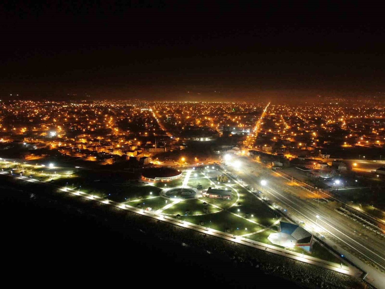 DOĞUNUN İNCİSİ VAN, GÜNÜN HER SAATİNDE FARKLI BİR GÜZELLİK SUNARAK GÖRENLERİ KENDİNE HAYRAN...