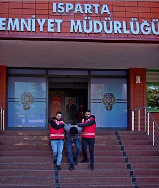 DÖRT SUÇTAN ARANAN FİRARİ, ASAYİŞ ŞUBE MÜDÜRLÜĞÜ EKİPLERİ TARAFINDAN YAKALANARAK CEZAEVİNE TESLİM...