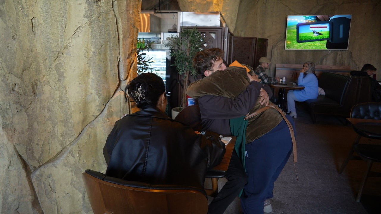 DOWN SENDROMLU GENÇLER BELEDİYE TESİSLERİNDEN HORANTA KAFE'DE ÇALIŞIYOR