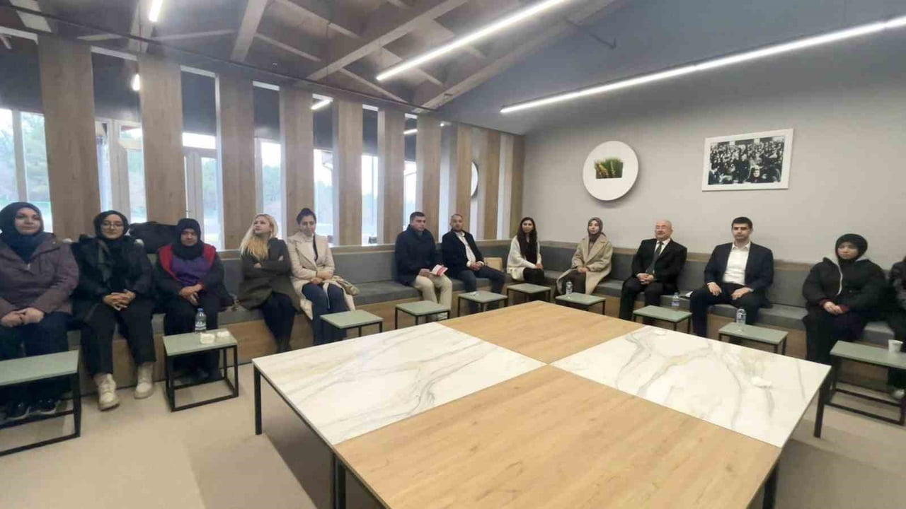 DUMLUPINAR’DA KİTAP SÖYLEŞİSİ GERÇEKLEŞTİRİLDİ