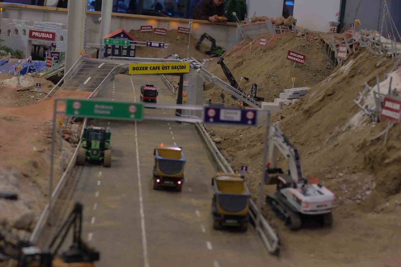 DÜNYA’NIN DÖRT BİR YANINDA ŞANTİYE KONSEPTİNDE RC ARAÇLAR İLE OYNANAN OYUN TÜRKİYE’DE İLK DEFA...