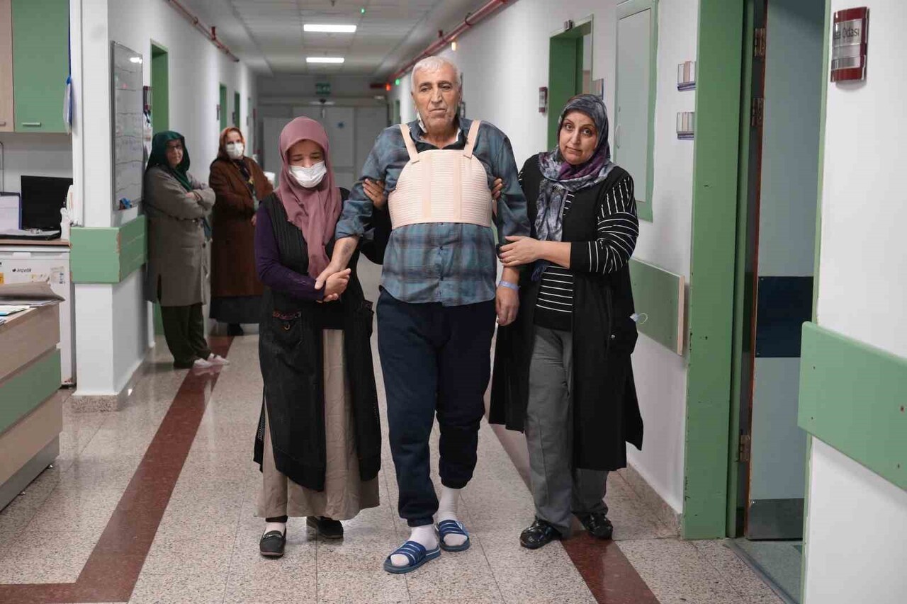 DÜNYANIN İLERİ MERKEZLERİNDE UYGULANABİLEN VE YÜKSEK DENEYİM GEREKTİREN HİBRİT AORT CERRAHİSİ...