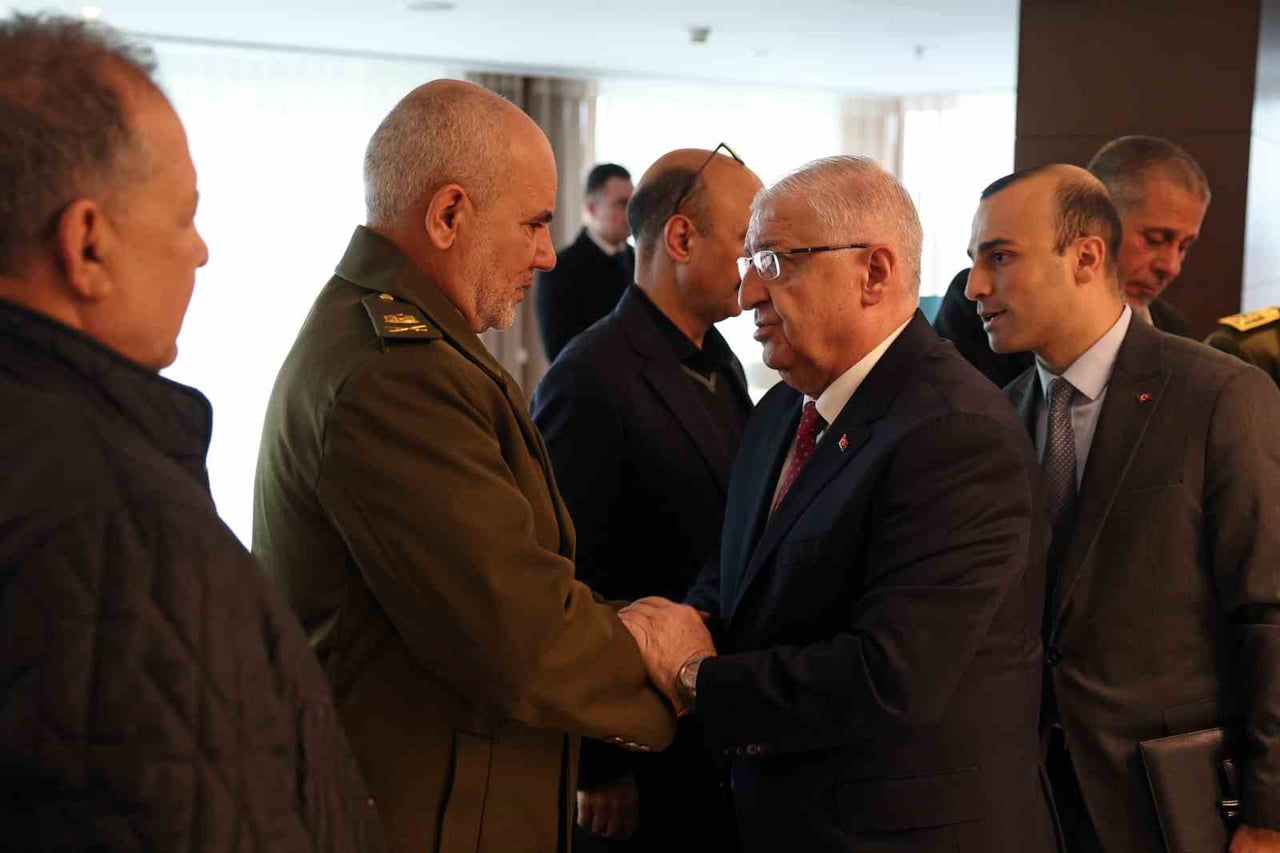 DÜŞEN UÇAKTA BULUNAN LİBYA ASKERÎ HEYETİNİN NAAŞLARINI ALMAK ÜZERE LİBYALI ASKERÎ YETKİLİLER VE...