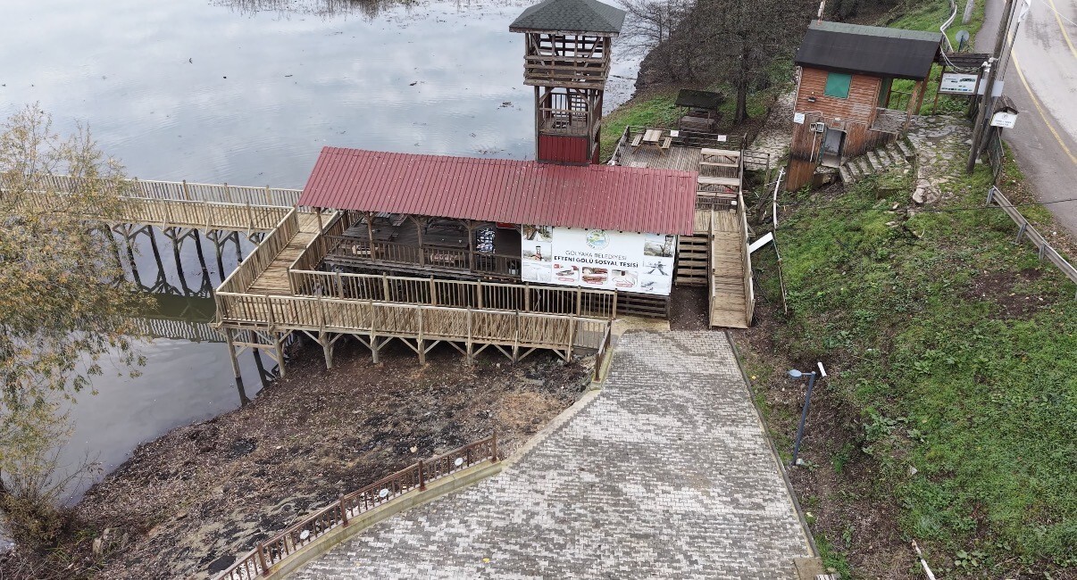 DÜZCE'DE ADINI BİZANS PRENSESİNDEN ALAN VE GÖÇMEN KUŞLARIN MOLA NOKTASI OLAN EFTENİ GÖLÜ'NDE...