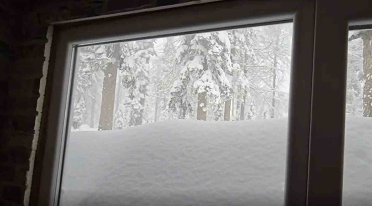 DÜZCE'DE İKİ GÜNDÜR ARALIKLARLA DEVAM EDEN YAĞIŞIN ARDINDAN YÜKSEK KESİMLERDE KAR KALINLIĞI 1,5...