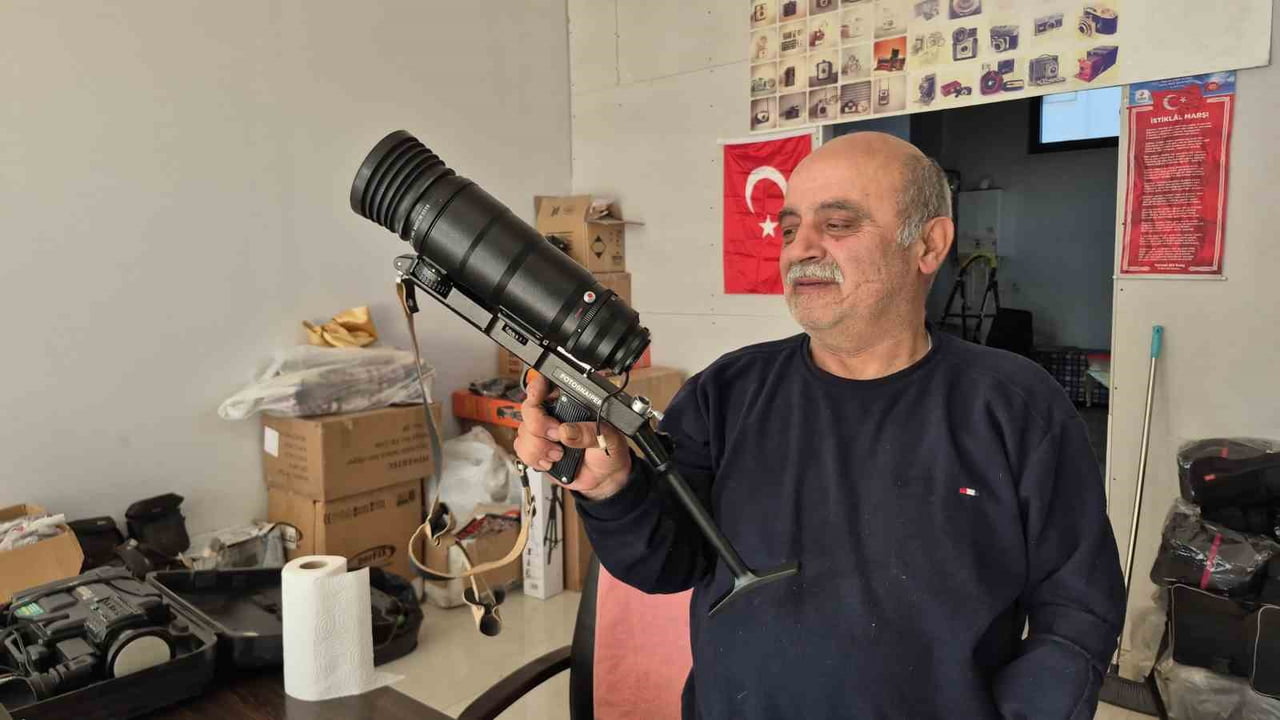 DÜZCE'DE YAŞAYAN MEHMET AYGÜN, MAKİNE KOLEKSİYONUYLA FOTOĞRAFÇILIĞA IŞIK TUTUYOR.