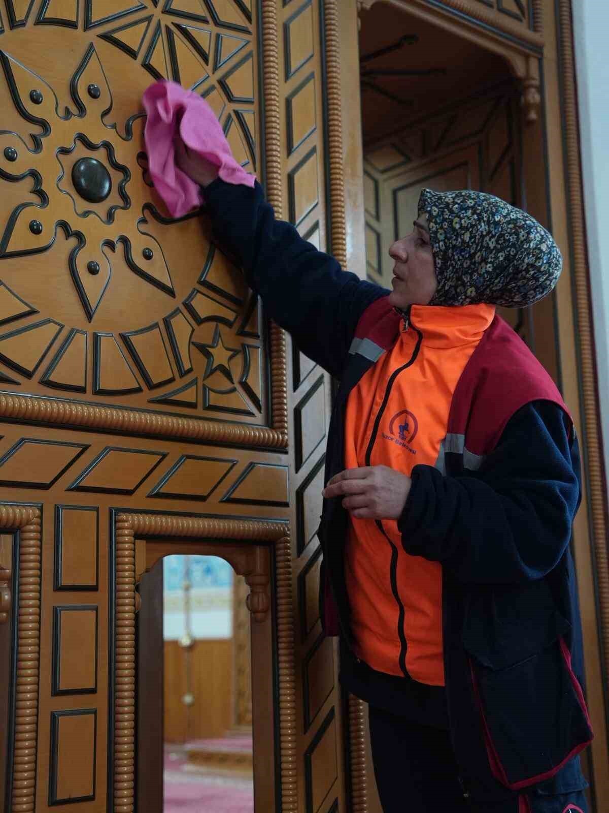 DÜZCE BELEDİYE BAŞKANI DR. FARUK ÖZLÜ’NÜN TALİMATLARI DOĞRULTUSUNDA TEMİZLİK İŞLERİ MÜDÜRLÜĞÜ...