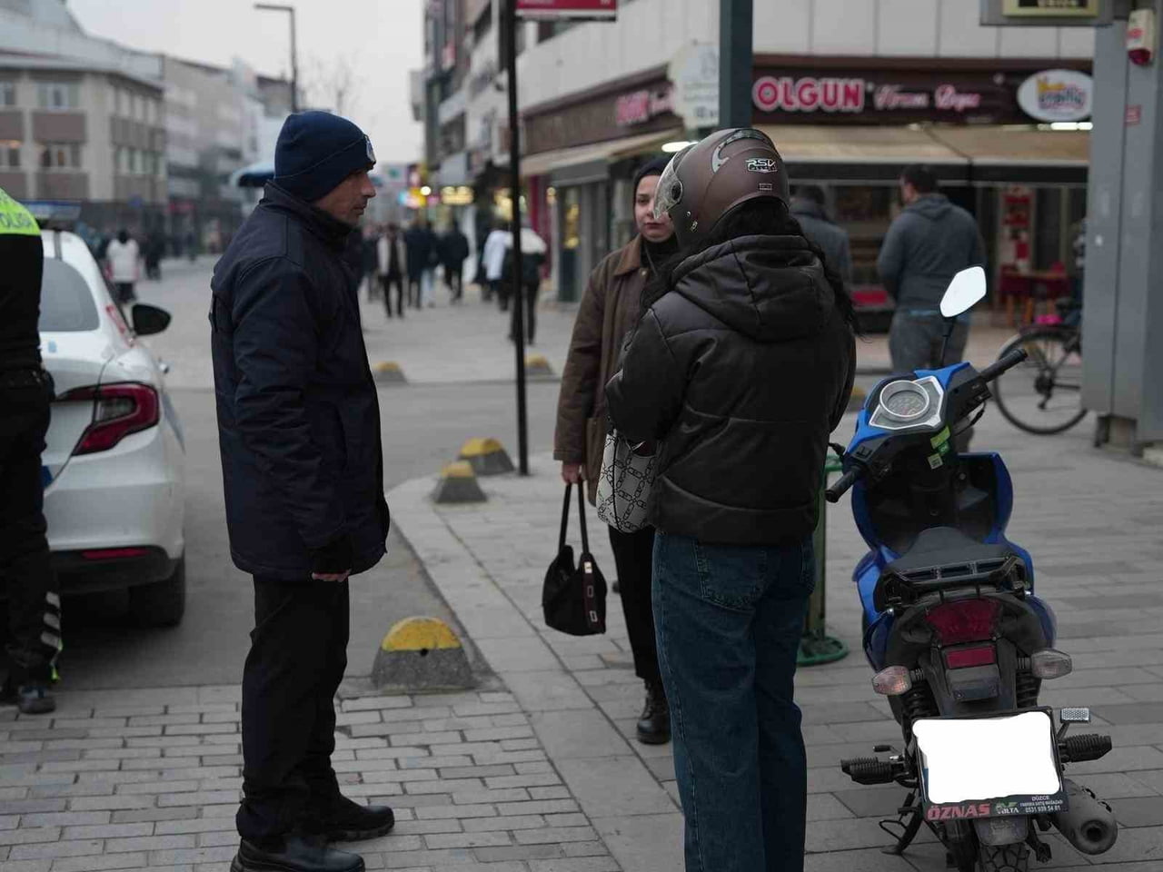 DÜZCE BELEDİYESİ ZABITA MÜDÜRLÜĞÜ, DÜZCE İL EMNİYET MÜDÜRLÜĞÜ EKİPLERİ İLE KOORDİNELİ ŞEKİLDE...