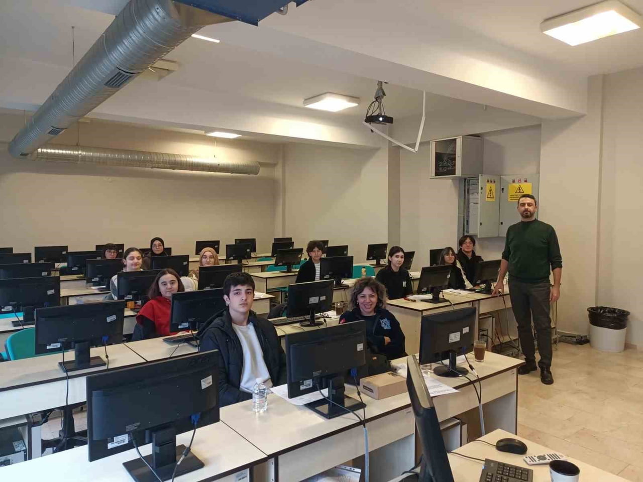 DÜZCE BİLİM VE SANAT MERKEZİ (BİLSEM) LİSE ÖĞRENCİLERİNE YÖNELİK DÜZCE ÜNİVERSİTESİ MÜHENDİSLİK...