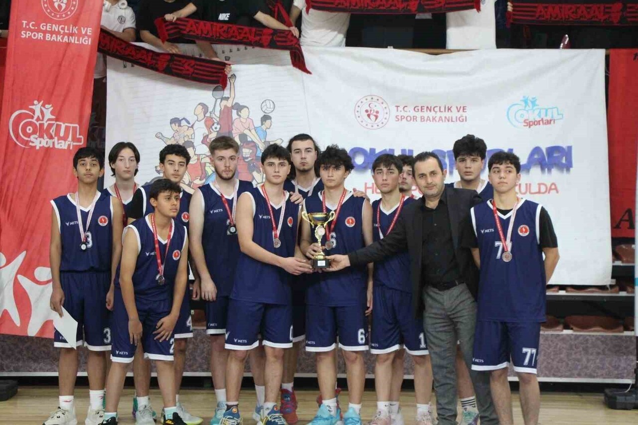 DÜZCE’DE 2025-2026 OKUL SPORLARI SEZONU GENÇ ERKEKLER VE GENÇ KIZLAR BASKETBOL MÜSABAKALARI NEFES...