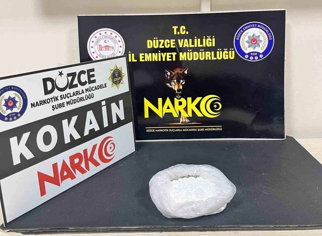 DÜZCE’DE CUMHURİYET BAŞSAVCILIĞI KOORDİNESİNDE POLİS EKİPLERİ TARAFINDAN İSTANBUL’DAN ANKARA’YA...