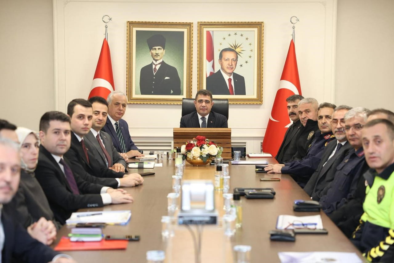 DÜZCE’DE VALİ SELÇUK ASLAN BAŞKANLIĞINDA YILBAŞI TEDBİRLERİ KOORDİNASYON TOPLANTISI...