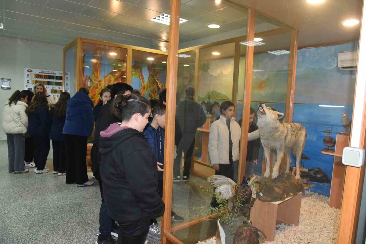 DÜZCE HİKMET AKIN ORTAOKULU ÖĞRENCİLERİ VE ÖĞRETMENLERİ, DÜZCE ÜNİVERSİTESİ ORMAN FAKÜLTESİ...