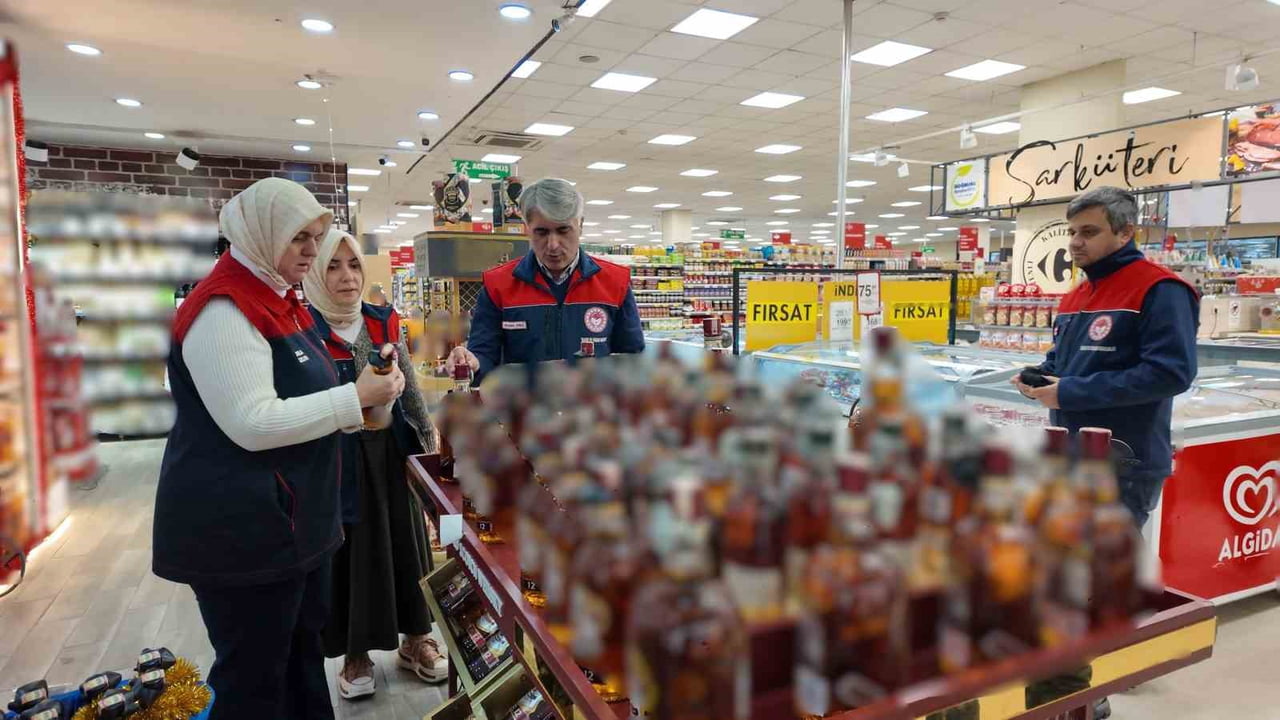 DÜZCE İL TARIM VE ORMAN MÜDÜRLÜĞÜ EKİPLERİ, YENİ YILA SAATLER KALA GIDA SATIŞI YAPAN İŞ YERLERİ...