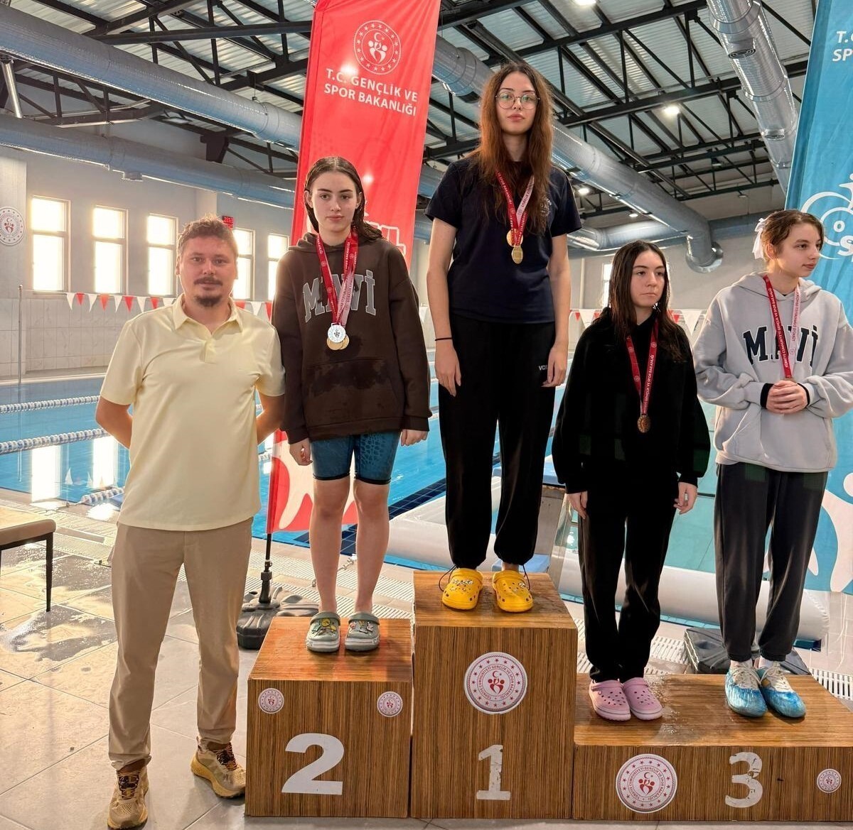 DÜZCE OKUL SPORLARI GENÇLER YÜZME MÜSABAKALARI ÇİLİMLİ YÜZME HAVUZUNDA...