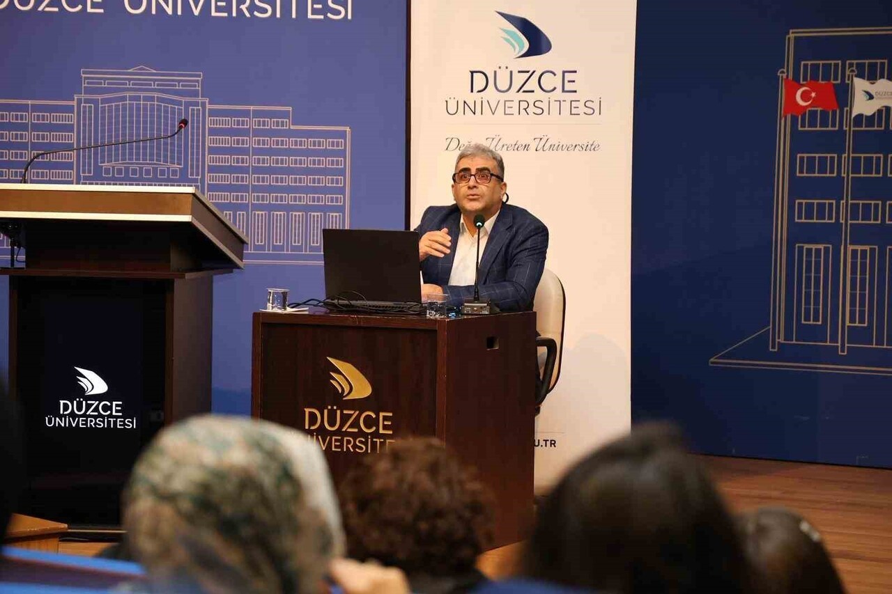 DÜZCE ÜNİVERSİTESİ ARAŞTIRMA DEKANLIĞI TARAFINDAN DÜZENLENEN “YAPAY ZEKA DESTEKLİ BİLİM: PROJE VE...