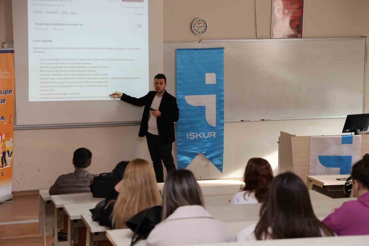 DÜZCE ÜNİVERSİTESİ KARİYER GELİŞTİRME VE MEZUN İZLEME UYGULAMA ARAŞTIRMA MERKEZİ İLE DÜZCE İŞKUR...