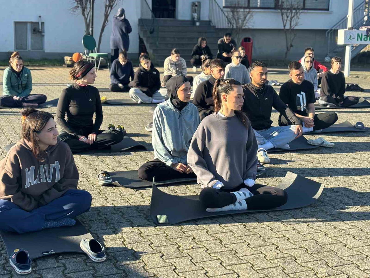 DÜZCE ÜNİVERSİTESİ SPOR BİLİMLERİ FAKÜLTESİ ÖĞRETİM ÜYESİ DOÇ. DR. PELİN USTAOĞLU HOŞVER VE...