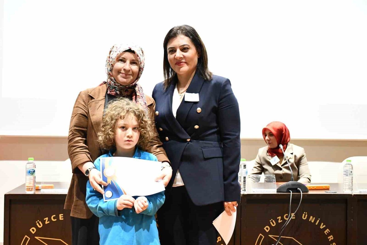 DÜZCE ÜNİVERSİTESİ TIP FAKÜLTESİ VE MİLLİ EĞİTİM MÜDÜRLÜĞÜ İŞ BİRLİĞİNDE DÜZENLENEN “OKULDA...