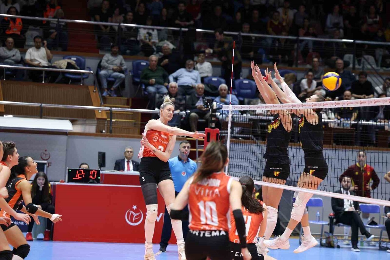 ECZACIBAŞI DYNAVİT, VODAFONE SULTANLAR LİGİ’NİN 11. HAFTASINDA DEPLASMANDA GÖZTEPE'Yİ 3-0 MAĞLUP...