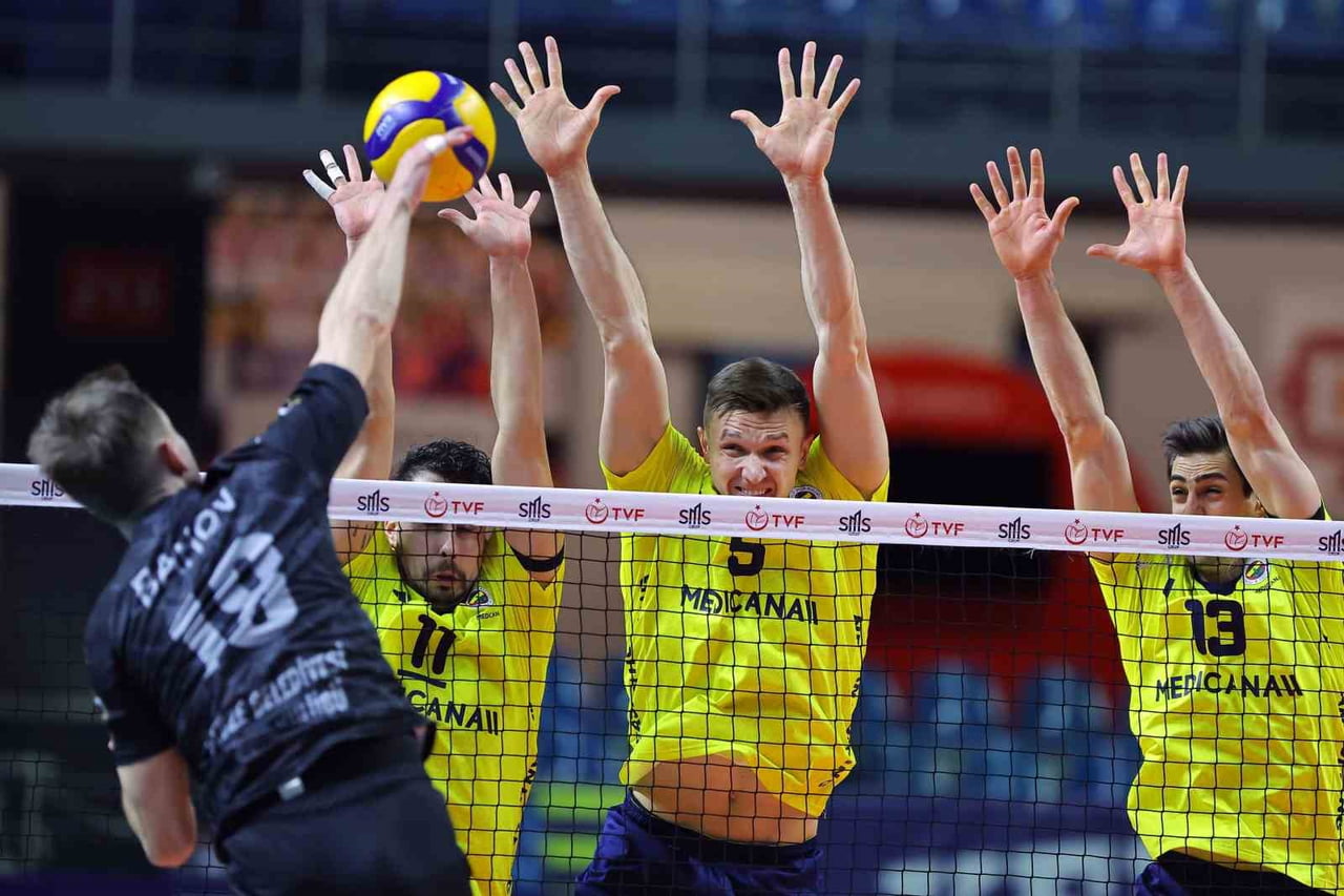 EFELER LİGİ 13. HAFTA MAÇINDA FENERBAHÇE MEDİCANA, KONUK ETTİĞİ GEBZE BELEDİYESİ'Nİ 3-1 MAĞLUP...