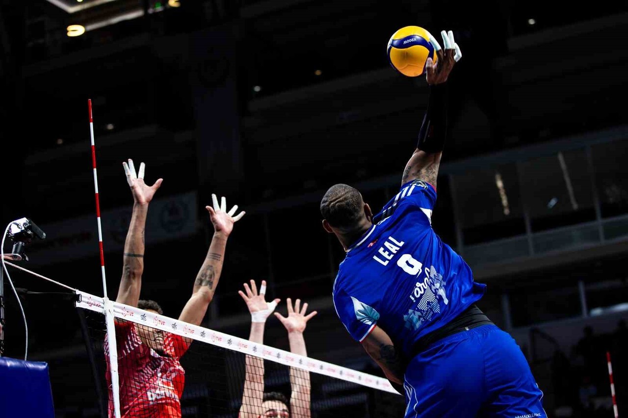 EFELER LİGİ 2025-2026 SEZONUNUN 10. HAFTASINDA HALKBANK, DEPLASMANDA ZİRAAT BANKKART'I 3-0 MAĞLUP...