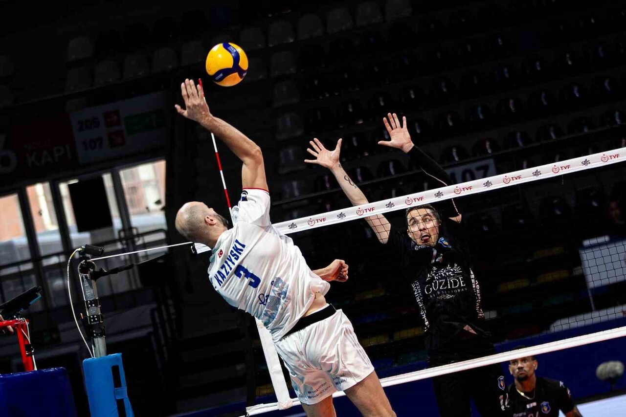 EFELER LİGİ 9. HAFTASINDA HALKBANK ERKEK VOLEYBOL TAKIMI, GEBZE BELEDİYESPOR'U 3-0 MAĞLUP ETTİ.