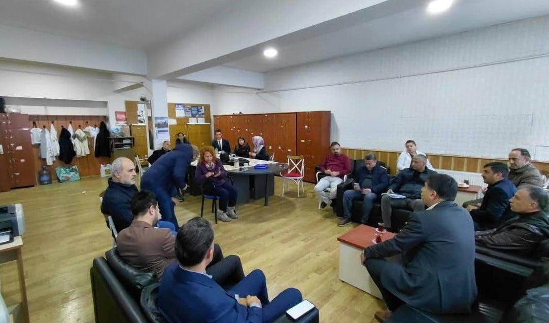 EĞİTİM BİR-SEN MANİSA 1 NO'LU ŞUBE BAŞKANI AHMET YASAV VE YÖNETİM KURULU ÜYELERİ, YUNUSEMRE...