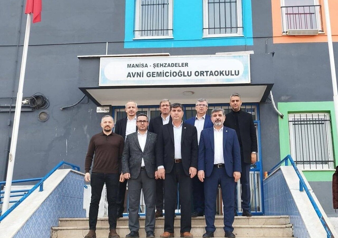 EĞİTİM-BİR-SEN MANİSA 1 NO’LU ŞUBE BAŞKANI AHMET YASAV VE YÖNETİM KURULU ÜYELERİ, ŞEHZADELER VE...