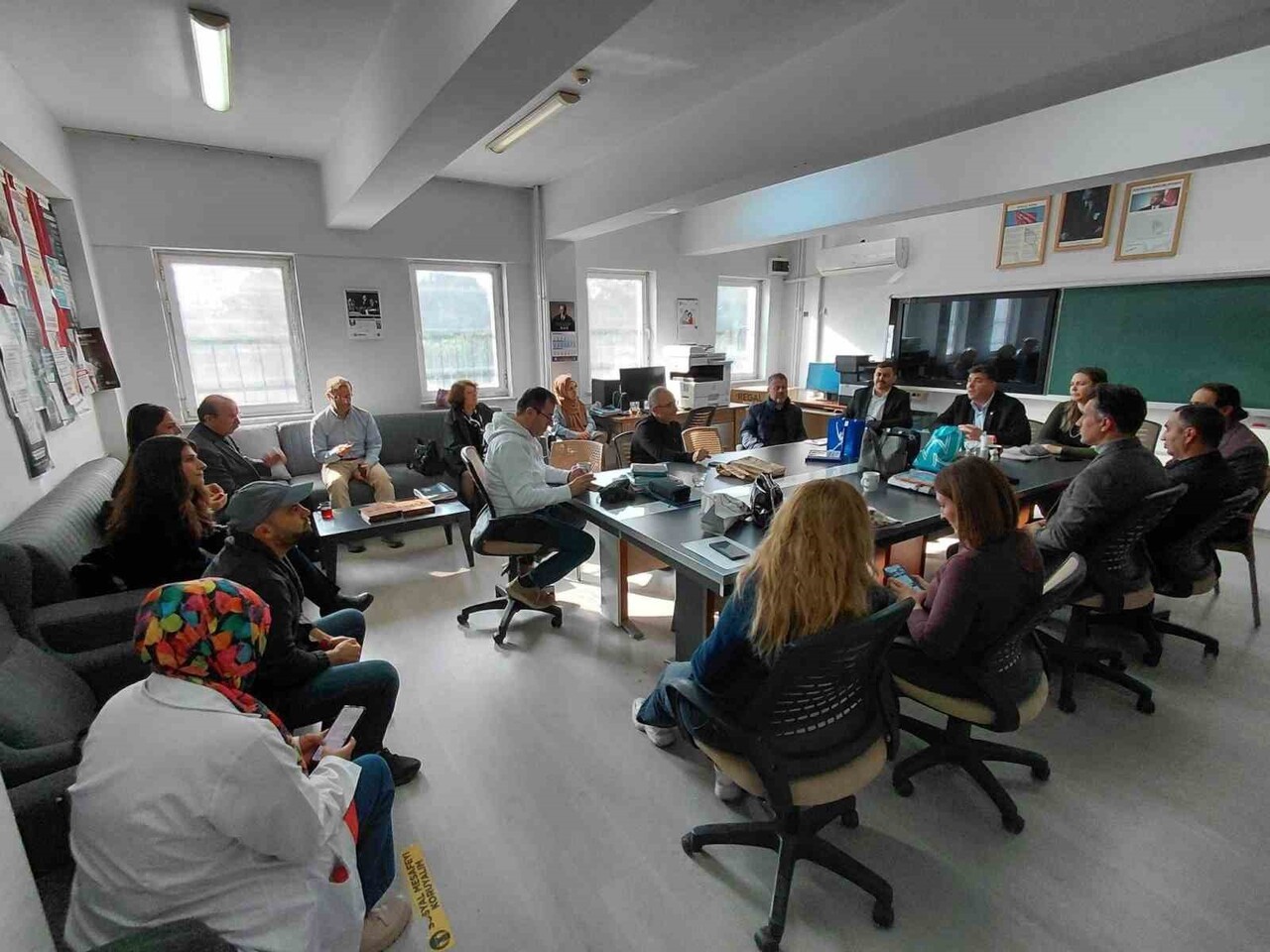 EĞİTİM-BİR-SEN MANİSA 1 NO’LU ŞUBE BAŞKANI AHMET YASAV VE YÖNETİM KURULU ÜYELERİ, YUNUSEMRE...