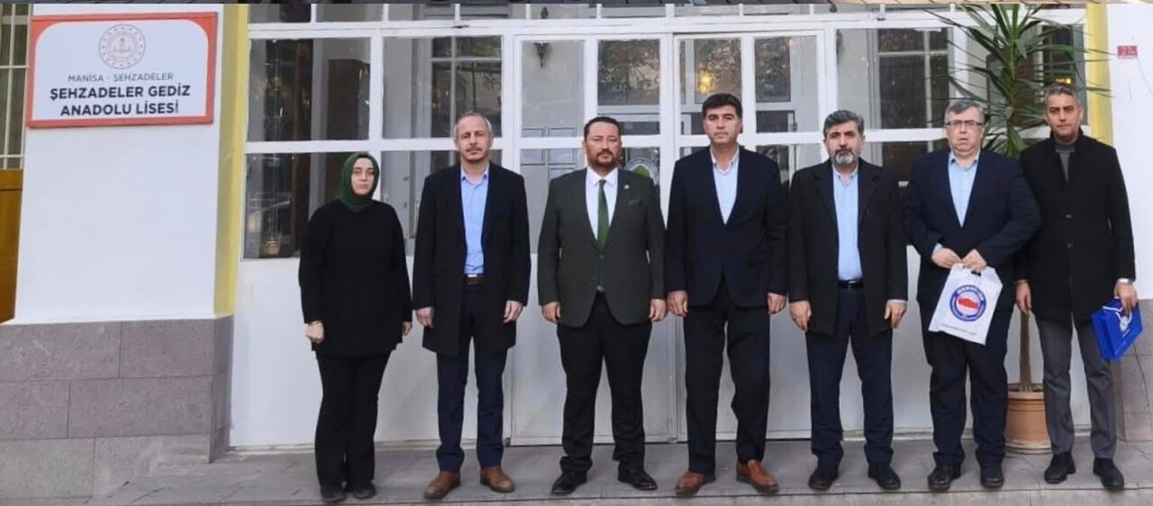 EĞİTİM-BİR-SEN MANİSA 1 NO’LU ŞUBE BAŞKANI AHMET YASAV VE YÖNETİMİ, ŞEHZADELER’DEKİ OKULLARI...