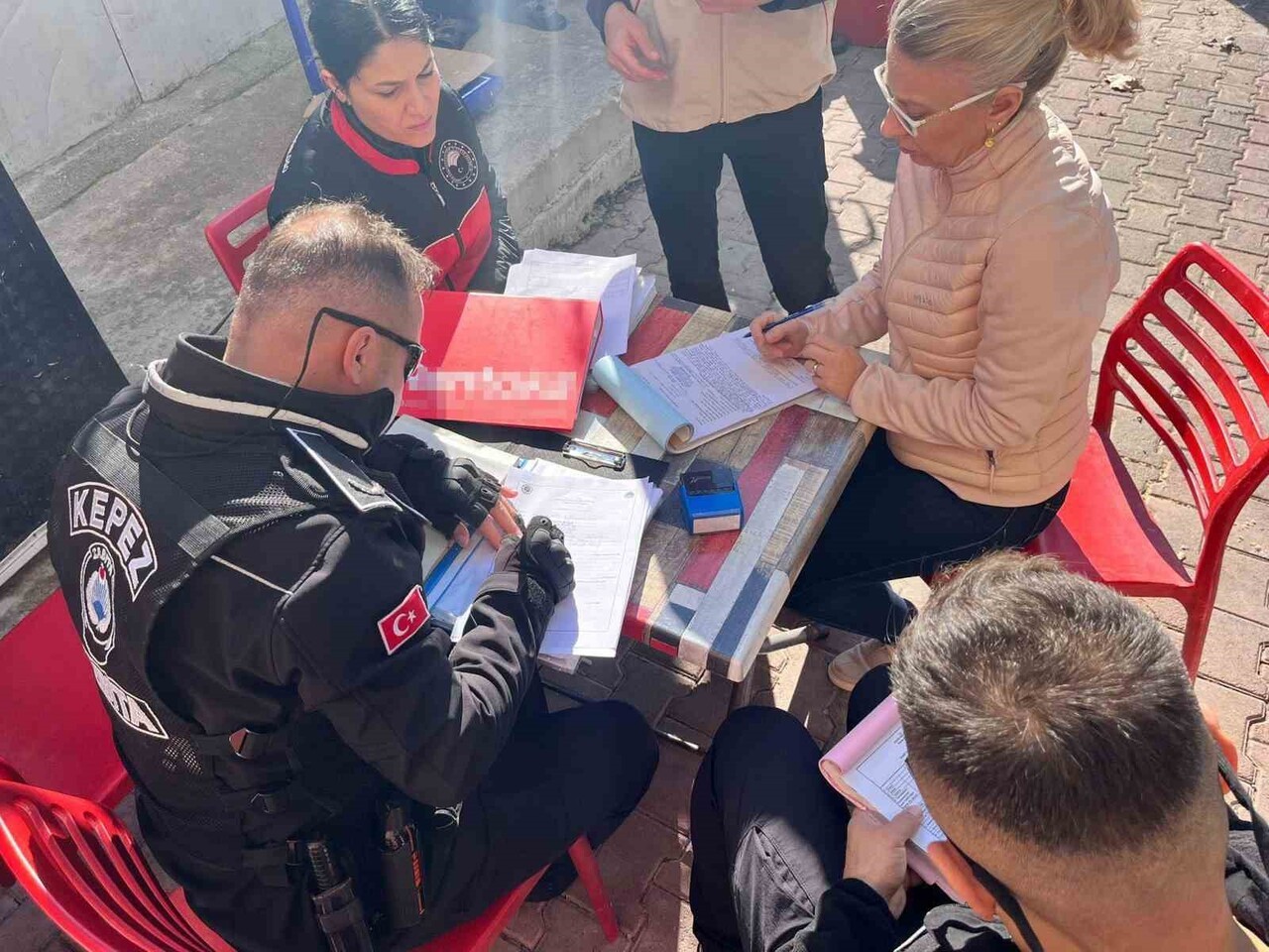 EKİPLER, SOĞUK HAVA DEPOSUNDA DÜZENLEDİKLERİ BASKINDA 61 KİLO İŞLENMİŞ HAYVANSAL GIDA ÜRÜNÜ VE 513...