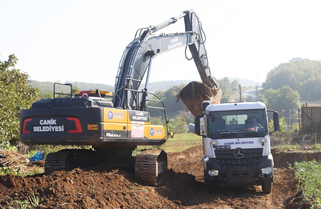 EKİPLERİN YOL YAPIM ÇALIŞMALARI