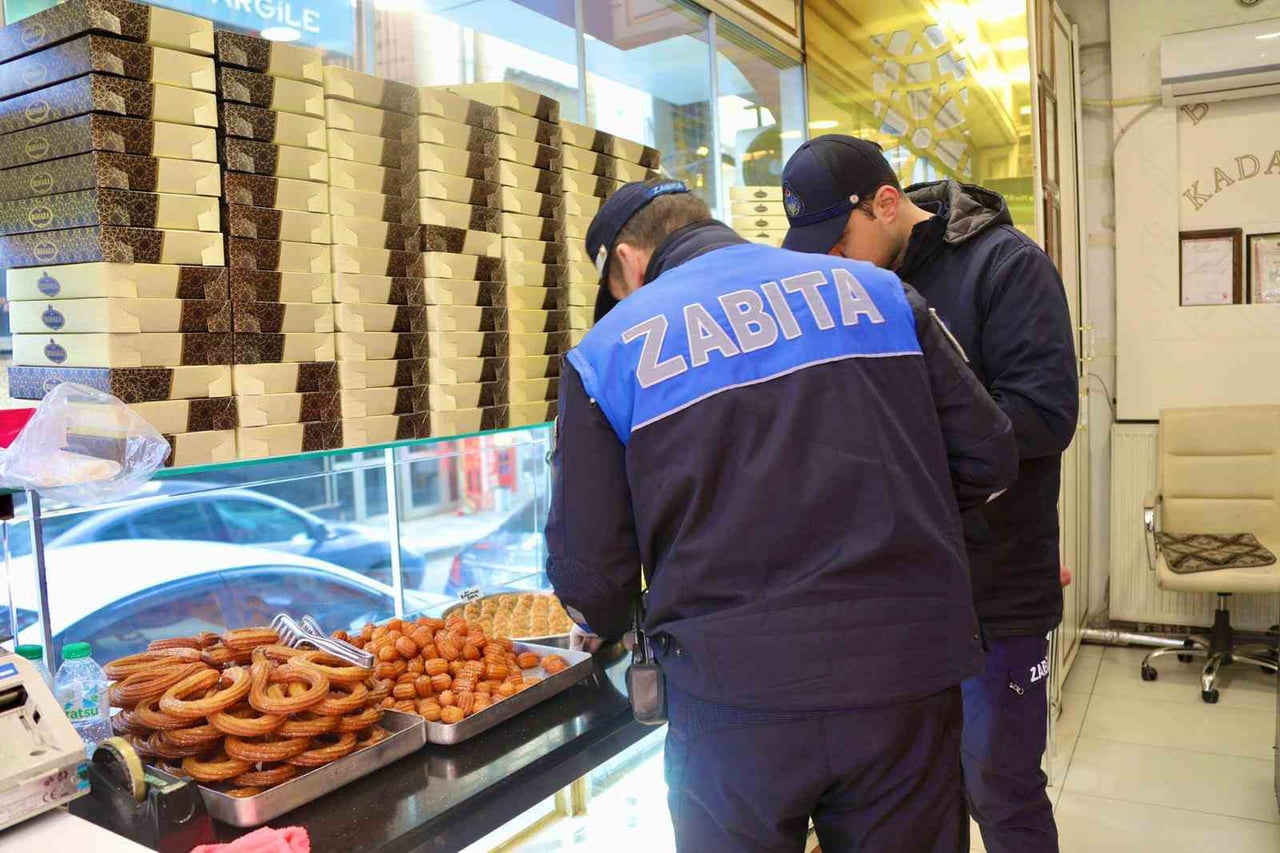 ELAZIĞ BELEDİYESİ ZABITA MÜDÜRLÜĞÜ EKİPLERİ, YENİ YIL ÖNCESİNDE KENT GENELİNDE DENETİMLERİ...